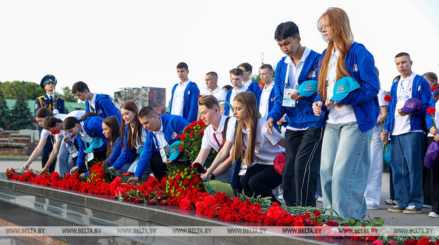 Los participantes del Tren de la Memoria honraron la memoria de las víctimas de guerra en la Fortaleza de Brest