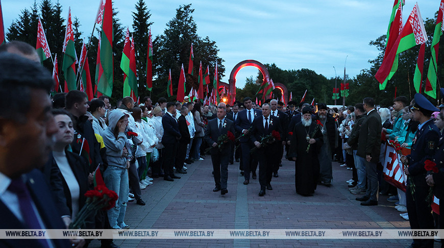 Un acto conmemorativo en el Campo de Búinichi 