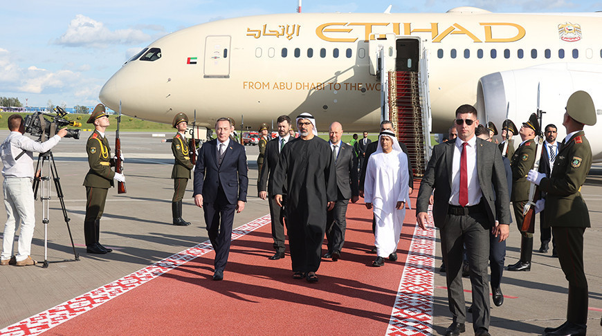 Llega a Belarús el príncipe heredero de Abu Dabi