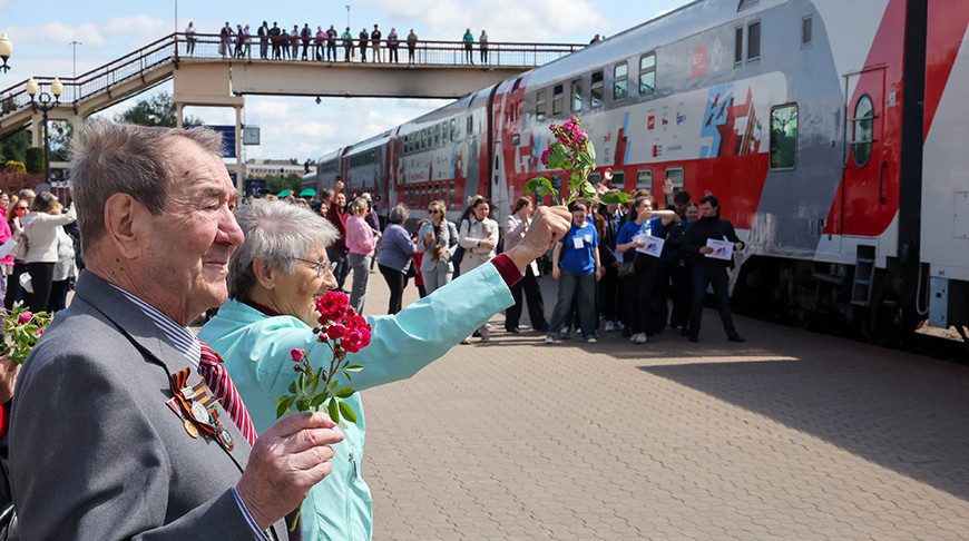 Moguiliov recibe a los participantes del Tren de la Memoria 