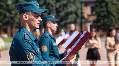 Los jóvenes empleados del Ministerio de Emergencias prestaron juramento en la Fortaleza de Brest 