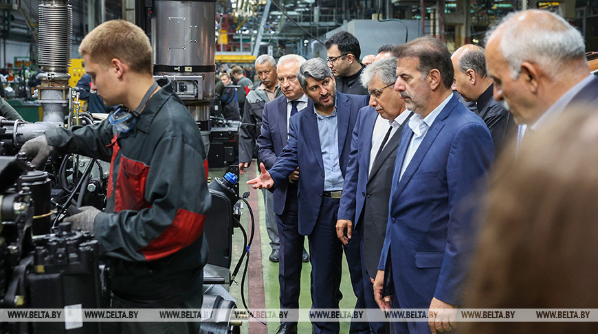 Los parlamentarios de Irán visitan MAZ 