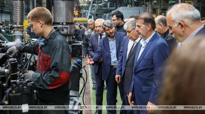 Los parlamentarios de Irán visitan MAZ 