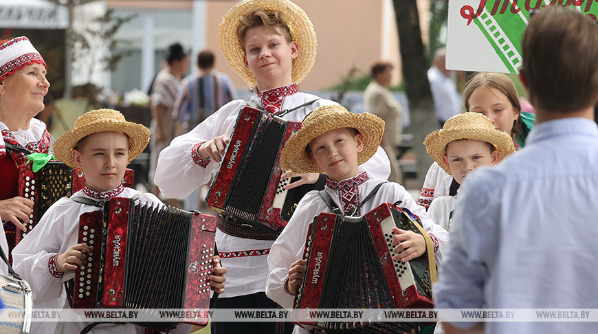 El Festival de Acordeonistas en Yelsk 