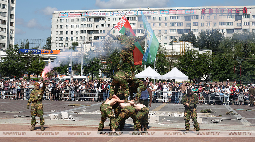 Una fiesta en Minsk con motivo del Día del Paracaidista  