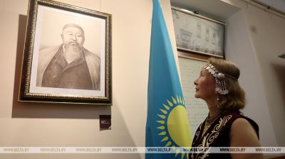 Se inauguró en Minsk una exposición dedicada al 180º aniversario del nacimiento de Abay Qunanbayuli