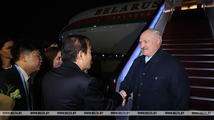 Lukashenko llegó a China en visita de trabajo