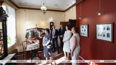 La presidenta del Senado de la Asamblea Suprema de Uzbekistán visitó el Museo Chagall de Vítebsk  