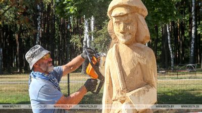 En Gómel se celebra el primer Festival de Esculturas de Madera en la historia de la ciudad