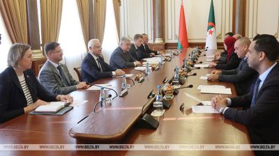 En Minsk tuvo lugar una reunión con parlamentarios argelinos