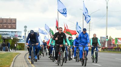 Una carrera ciclista en Minsk con motivo del Día de la
Unidad Nacional 