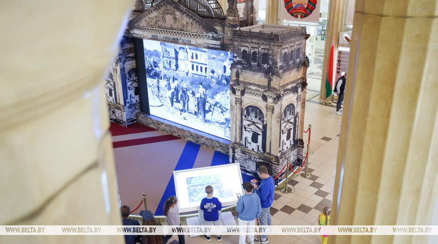 Desde BelAZ hasta una medalla partisana. Qué se presenta en el pabellón belaruso en VDNJ