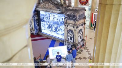 Desde BelAZ hasta una medalla partisana. Qué se presenta en el pabellón belaruso en VDNJ