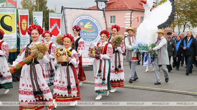 Lélchitsy acoge el festival provincial Dazhynki 2025 