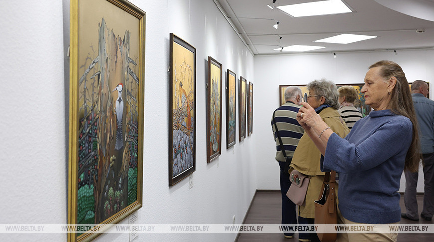 Se inauguró una exposición de pintura de Mijaíl Zajárov en Minsk
