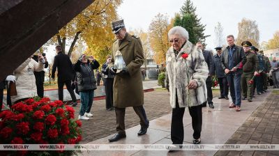 La memoria de los soldados soviéticos y polacos honrada en Lénino 