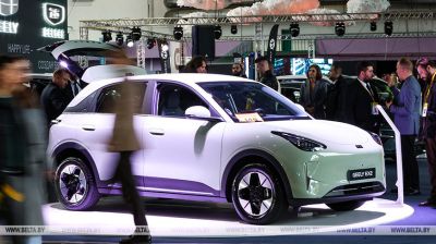 BelGee presentó un nuevo modelo de coche eléctrico Geely EX2 