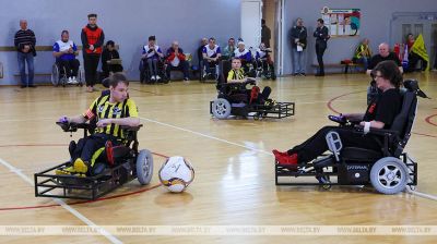 Creado en Vítebsk el primer equipo de fútbol en silla motorizada de Belarús  