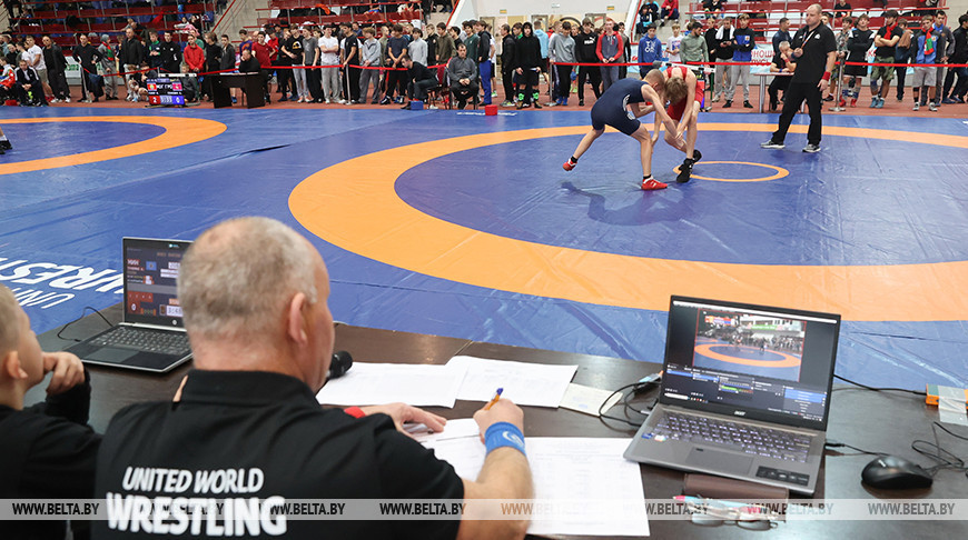 Más de 200 luchadores jóvenes participan en la espartaquíada republicana en Gómel
