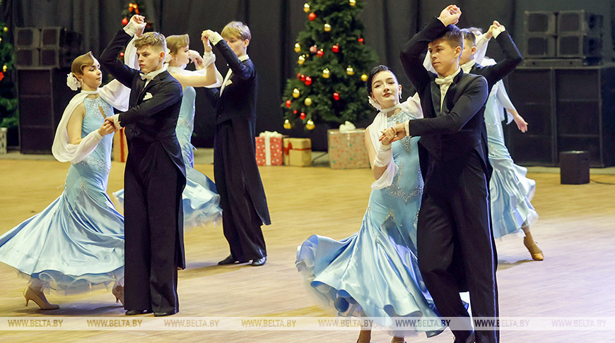 Jóvenes talentosos se reunieron en el baile de Año Nuevo de la provincia de Gómel