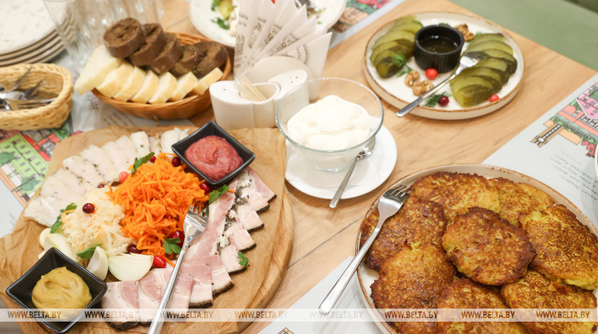 En Brest se presentaron sets de platos belarusos