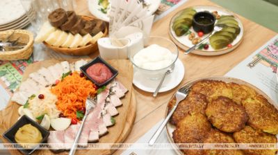 En Brest se presentaron sets de platos belarusos