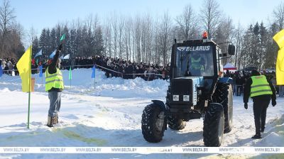 Biatlón de Tractores en Gorki 