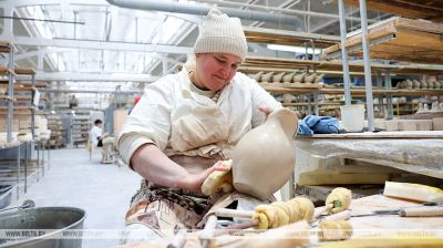 La Fábrica de Porcelana de Dóbrush es el único fabricante de vajilla de porcelana en el país