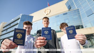  Los escolares de la capital recibieron sus primeros pasaportes
 
