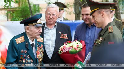 Los veteranos de la Gran Guerra Patria reciben felicitaciones por el Día de la Victoria 