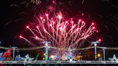 Los fuegos artificiales con motivo del 9 de Mayo en Vítebsk 