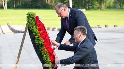 Los jefes de los Tribunales Supremos de Belarús y Rusia rindieron homenaje a las víctimas del genocidio del pueblo belaruso 