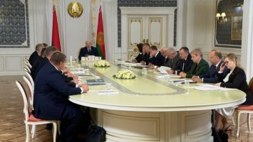 
 Lukashenko convocó una reunión sobre la eficacia del sistema de servicio comercial a la población en toda Belarús
 