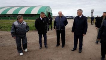 
 Lukashenko: Es necesario trabajar y observar la disciplina 