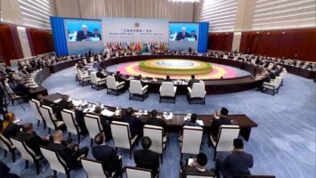 Lukashenko insta a una cooperación industrial profunda en el marco de la "familia de Shanghái"