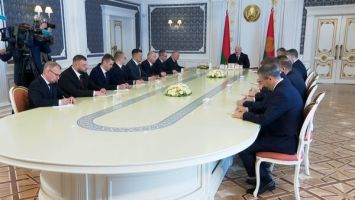 
 Lukashenko acuerda el nombramiento de jefes de autoridades locales
 