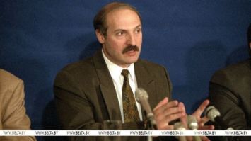 &quot;No hay que ocultar estos problemas&quot;. Imágenes raras del año 1994, cuando Lukashenko inició la lucha contra la corrupción