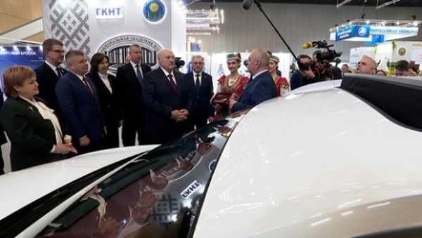 Lukashenko aconseja intensificar la exportación de productos de lino