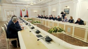 Lukashenko exige una clara distinción entre la intermediación justificada y la injustificada