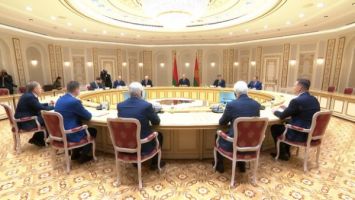 Lukashenko: En el comercio con la provincia de Vorónezh hay que procurar el anhelado billón de dólares