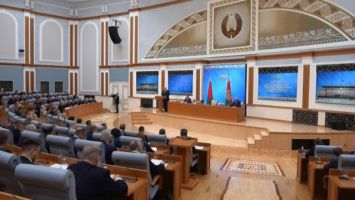 
 Lukashenko exige tener perspectiva en la producción industrial 