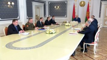 Lukashenko declaró la necesidad de seguir reforzando la capacidad defensiva del país