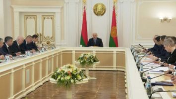 
 Lukashenko exige el desarrollo
intensivo y eficaz de los yacimientos minerales 