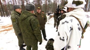 Lukashenko verifica personalmente la preparación combativa de las Fuerzas Armadas