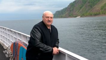 
 Lukashenko en el Baikal 