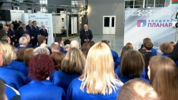 Lukashenko: Este año hay que hacer el máximo para las mujeres belarusas