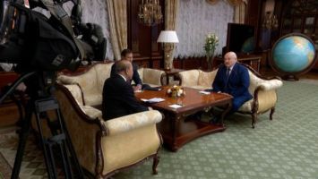 
Lukashenko se reunió con el embajador chino