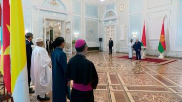 Lukashenko recibió cartas credenciales de los embajadores de países extranjeros