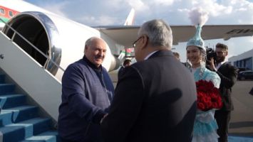 
 Lukashenko arribó a la capital kazaja 