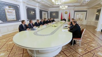 Se presentó a Lukashenko el proyecto de decreto sobre la recuperación financiera de Amkodor